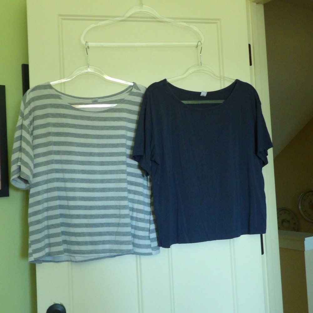 Old Navy Dark Blue & White/Gray Stripe Sunday Tees
